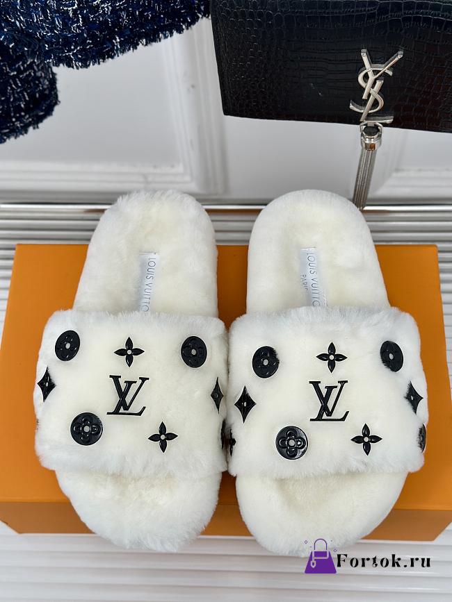 Fortok Louis Vuitton Lujia Fur Slippers White & Black - 1