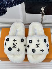 Fortok Louis Vuitton Lujia Fur Slippers White & Black - 1