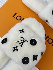 Fortok Louis Vuitton Lujia Fur Slippers White & Black - 6