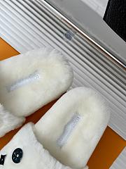 Fortok Louis Vuitton Lujia Fur Slippers White & Black - 3