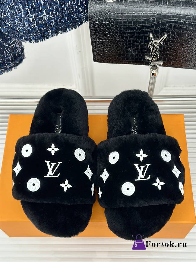 Fortok Louis Vuitton Lujia Fur Slippers Black - 1