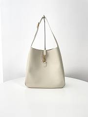 Fortok Saint Laurent Le 5 À 7 Hobo Bag In White Grained Leather 753837 30x31x13cm - 1