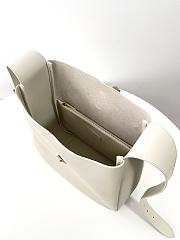Fortok Saint Laurent Le 5 À 7 Hobo Bag In White Grained Leather 753837 30x31x13cm - 3