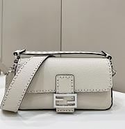 Fortok Fendi Baguette White Bag 8610 28x6.5x15cm - 1