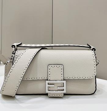 Fortok Fendi Baguette White Bag 8610 28x6.5x15cm