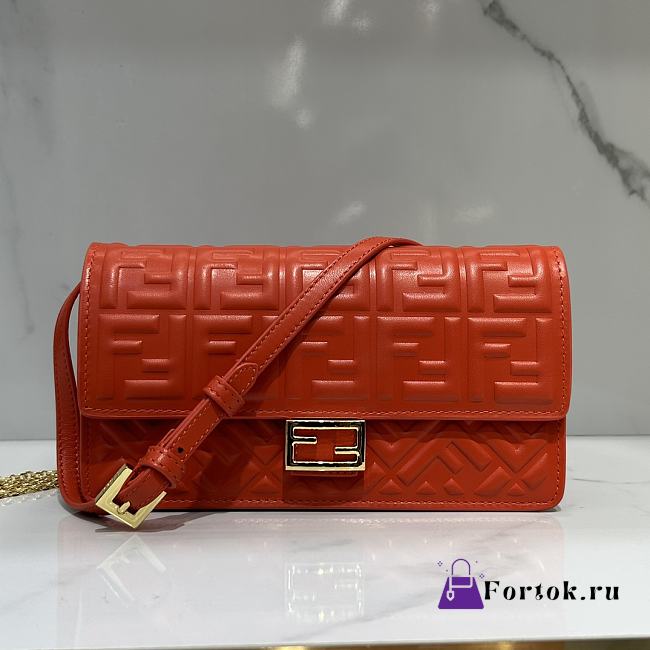 Fortok Fendi Red Baguette Embossed Leather Chain Clutch 21x11.5x5cm - 1