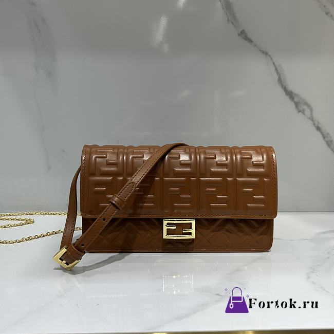 Fortok Fendi Brown Baguette Embossed Leather Chain Clutch 21x11.5x5cm - 1