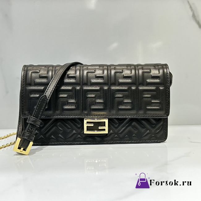 Fortok Fendi Black Baguette Embossed Leather Chain Clutch 21x11.5x5cm - 1