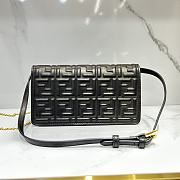 Fortok Fendi Black Baguette Embossed Leather Chain Clutch 21x11.5x5cm - 5