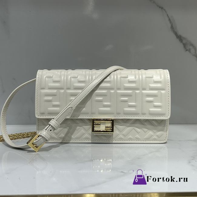 Fortok Fendi White Baguette Embossed Leather Chain Clutch 21x11.5x5cm - 1