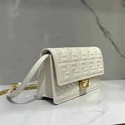 Fortok Fendi White Baguette Embossed Leather Chain Clutch 21x11.5x5cm - 6