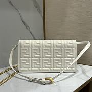 Fortok Fendi White Baguette Embossed Leather Chain Clutch 21x11.5x5cm - 4