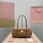 Fortok Miu Miu 24SS Baguette Bag Brown 28.5x8x17cm - 1