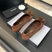 Fortok Chanel Brown Suede And Patent Leather Camellia Ballet Flats - 3