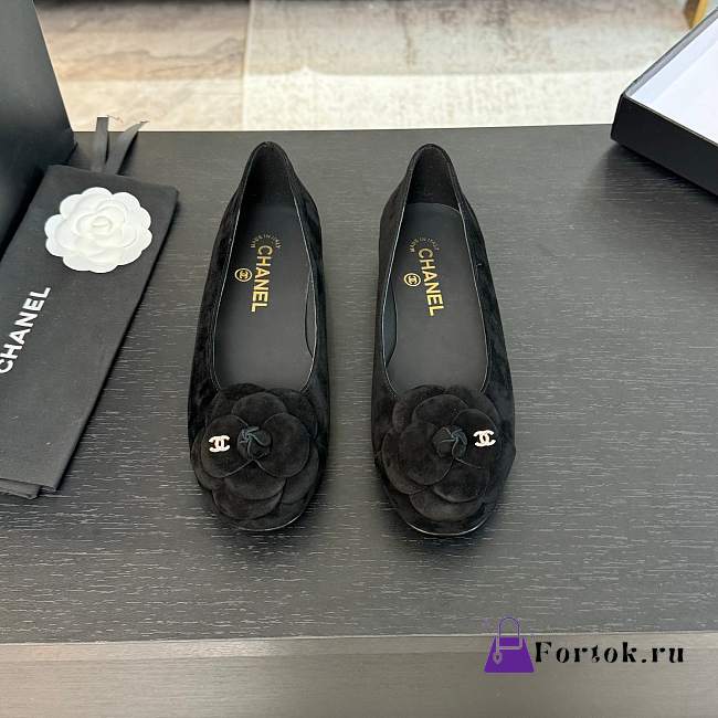 Fortok Chanel Black Suede And Patent Leather Camellia Ballet Flats - 1