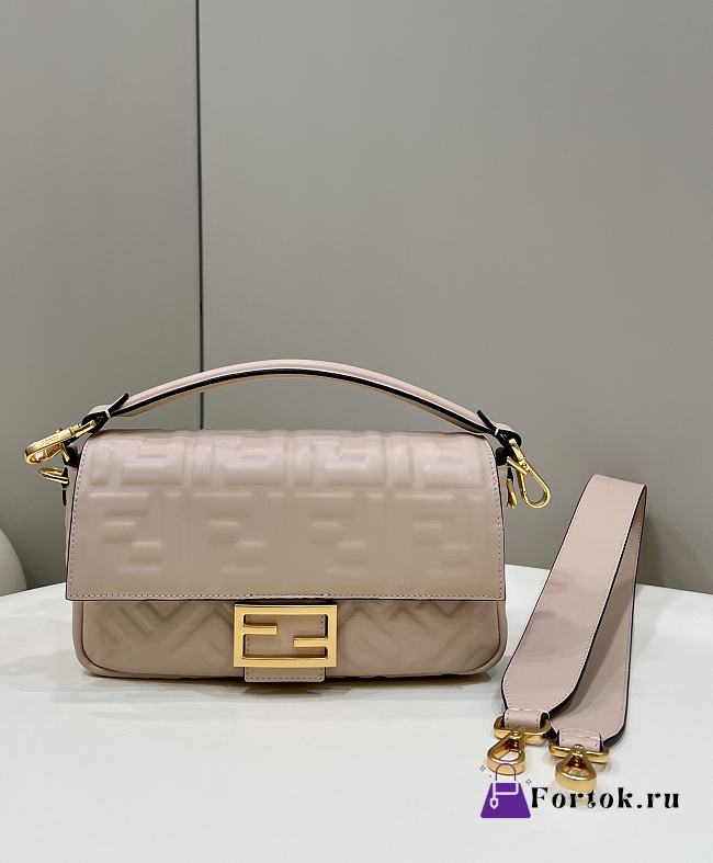 Fortok Fendi Baguette FF Logo Bag in Beige 26x5x13cm - 1