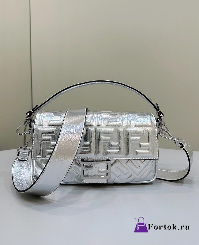 Fortok Fendi Baguette FF Logo Bag in Silver 27x5x15cm - 1