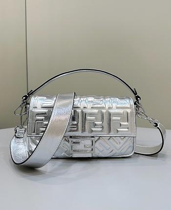 Fortok Fendi Baguette FF Logo Bag in Silver 27x5x15cm