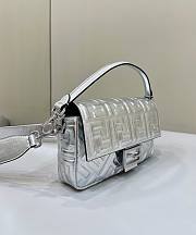 Fortok Fendi Baguette FF Logo Bag in Silver 27x5x15cm - 5