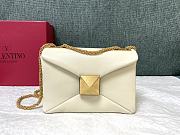 Fortok Valentino One Stud Nappa Bag With Chain White 19x14x11cm - 1