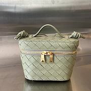 Fortok Bottega Veneta Woven Mini Cosmetic Bag Light Green 743551 18x12.5x8cm - 1