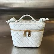Fortok Bottega Veneta Woven Mini Cosmetic Bag White 743551 18x12.5x8cm - 1