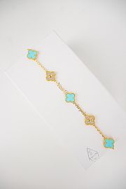 Fortok Van Cleef & Arpels Turquoise Diamond Five-Flower Bracelet - 2