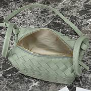 Fortok Bottega Veneta Small Loop Crossbody Bag Green 796615 19x12x9cm - 2