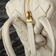 Fortok Bottega Veneta Small Loop Crossbody Bag White 796615 19x12x9cm - 4