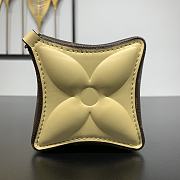 Fortok Louis Vuitton Bloom Pouch Banana Yellow M11672 22.5x13x13cm - 6