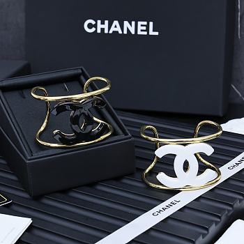 Fortok Chanel 24A Acrylic Bracelet Black / White
