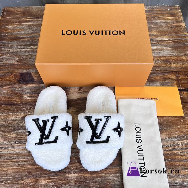 Fortok Louis Vuitton Fur Slippers White  - 1