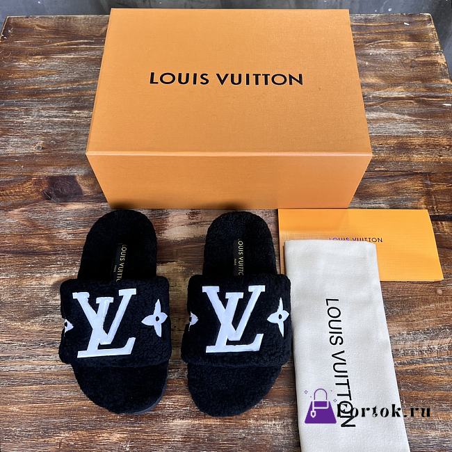 Fortok Louis Vuitton Fur Slippers Black - 1