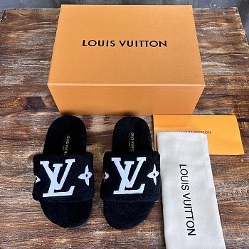Fortok Louis Vuitton Fur Slippers Black