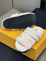 Fortok Louis Vuitton 24 Fur Slippers Beige  - 6