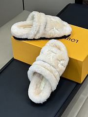 Fortok Louis Vuitton 24 Fur Slippers Beige  - 4