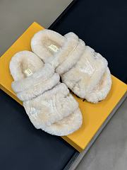 Fortok Louis Vuitton 24 Fur Slippers Beige  - 3