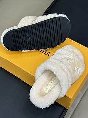 Fortok Louis Vuitton 24 Fur Slippers Beige  - 2