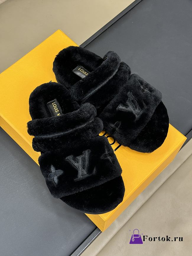 Fortok Louis Vuitton 24 Fur Slippers Black - 1