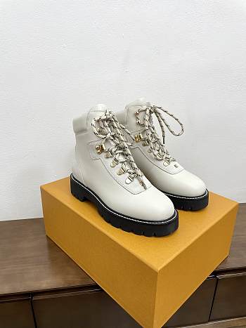 Fortok Louis Vuitton Territory Flat Ranger Cream