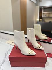 Fortok Valentino Garavani Rockstud Pointed Toe White Leather Ankle Boot - 1