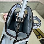 Fortok Fendi Peekaboo Iseeyou Petite Bag in Blue 20x11x15cm - 3
