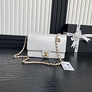 Fortok Chanel 24K Small Flap Bag Grain Shiny Calfskin White AS5186 15×23×8cm - 1
