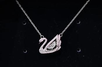 Fortok Swarovski White Swan Beating Heart Clavicle Necklace