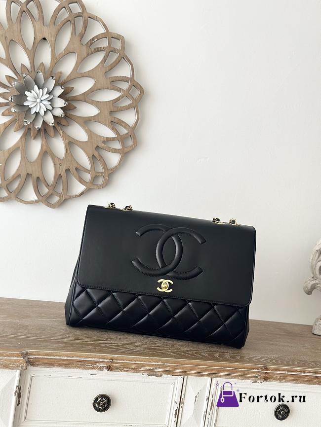 Fortok Chanel Classic Flap Maxi Jumbo CC Chain Shoulder Bag Black Lambskin 33x11x23cm - 1