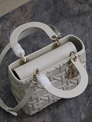 Fortok Dior Lady Dior Bag White Graphic Cannage Calfskin 24x11x20cm - 2