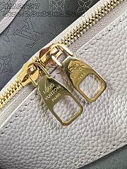 Fortok Louis Vuitton Bella Tote Bag Flight Mode M12127 23x13x32cm - 6