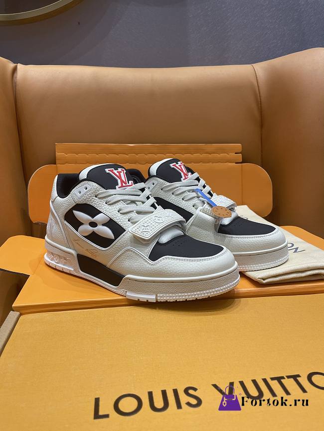 Fortok Louis Vuitton Trainer Sneaker Low LV White Black  - 1