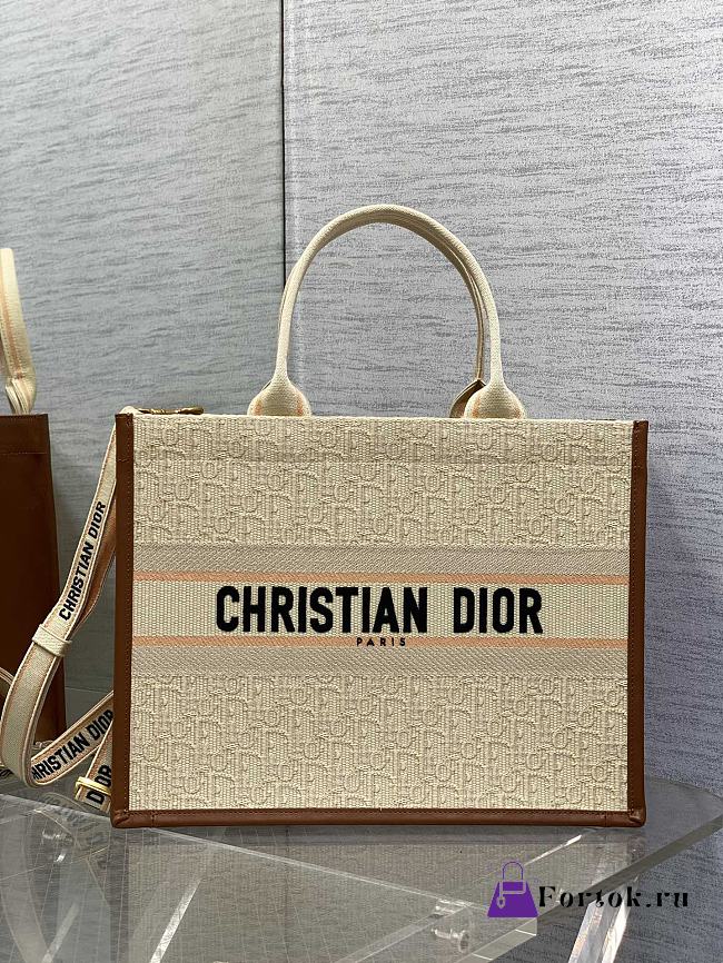 Fortok Dior Book Tote Beige Dior Oblique Embroidered Raffia and Camel Calfskin 36x16x27cm - 1