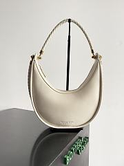 Fortok Bottega Veneta Hula Hoop Shoulder Bag White 794902 28x27x6cm - 1